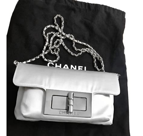 pochette argento chanel|moda Chanel borse.